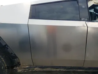 2024 Tesla Cybertruck z VIN 7G2CEHED0RA013090, wystawiony jako Copart lot #61693744 z przebiegiem Nie podano mil oraz Szkoda całkowita • Salvage title. Historia ofert i sprzedaży dostępna na DreamBid. Obrazek 11.