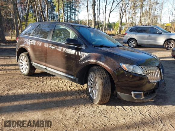 2013 Lincoln MKX with VIN 2LMDJ6JK8DBL60753, listed as a IAAI auction lot 41760954 with 121,714 mi miles. Bid and sale history available at carsss.com. Image 1.