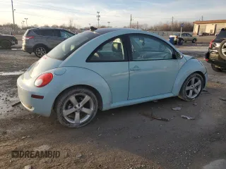 2010 Volkswagen New Beetle Coupe with VIN 3VWRG3AG6AM026730, listed as a Copart auction lot 84917584 with 0 mi miles and Salvage Title. Bid and sale history available at carsss.com. Image 3.