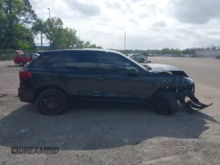 2017 Porsche Cayenne z VIN WP1AA2A28HKA86217, wystawiony jako IAAI lot #42099025 z przebiegiem 119 894 mil mil oraz . Historia ofert i sprzedaży dostępna na DreamBid. Obrazek 14.