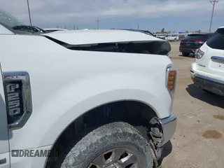 2018 Ford F-250 XL z VIN 1FT7W2BT5JEB49461, wystawiony jako IAAI lot #41773619 z przebiegiem 279 815 mil mil oraz . Historia ofert i sprzedaży dostępna na DreamBid. Obrazek 6.