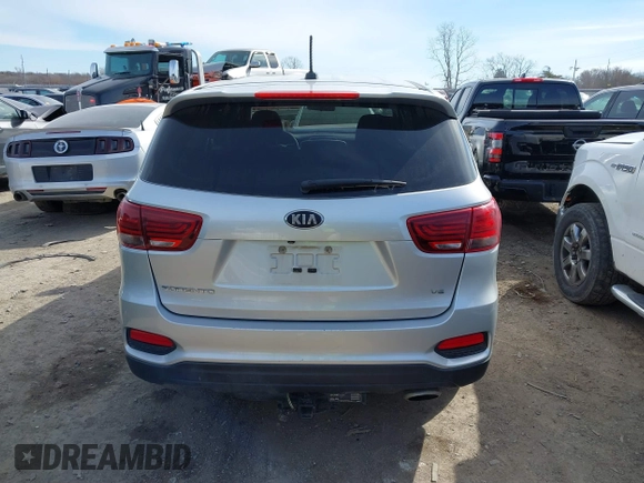 2019 Kia Sorento LX V6 with VIN 5XYPGDA56KG449546, listed as a IAAI auction lot 41728152 with 109,507 mi miles. Bid and sale history available at carsss.com. Image 17.