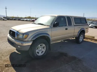 2002 Toyota Tacoma z VIN 5TEWN72N62Z899270, wystawiony jako Copart lot #54070605 z przebiegiem 243 516 mil mil oraz Czysty tytuł • Clean title. Historia ofert i sprzedaży dostępna na DreamBid. Obrazek 1.