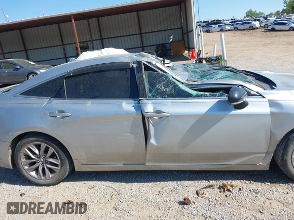 2019 Toyota Avalon XLE z VIN 4T1BZ1FB9KU004259, wystawiony jako IAAI lot #42033958 z przebiegiem 82 640 mil mil oraz . Historia ofert i sprzedaży dostępna na DreamBid. Obrazek 14.