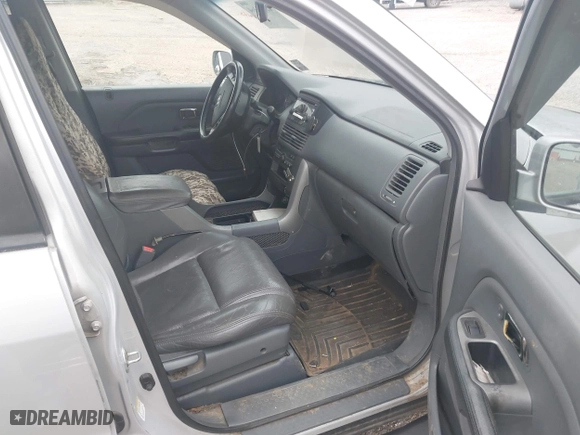 2003 Honda Pilot EX with VIN 2HKYF18523H543302, listed as a IAAI auction lot 42052364 with 331,473 mi miles. Bid and sale history available at carsss.com. Image 5.