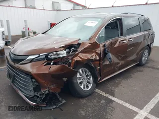 2022 Toyota Sienna XLE with VIN 5TDJRKEC4NS096017, listed as a IAAI auction lot 41708210 with 50,942 mi miles. Bid and sale history available at carsss.com. Image 2.