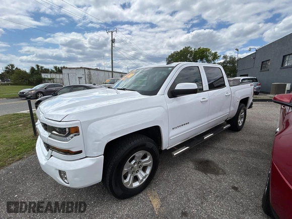 2018 Chevrolet Silverado 1500 LT with VIN 3GCUKREC4JG432719, listed as a Copart auction lot 52822625 with 161,100 mi miles and Clean Title. Bid and sale history available at carsss.com. Image 2.