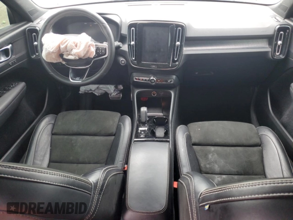 2020 Volvo XC40 R-Design with VIN YV4162UM4L2337658, listed as a Copart auction lot 61304505 with 105,673 mi miles and Salvage title. Bid and sale history available at DreamBid. Image 8.