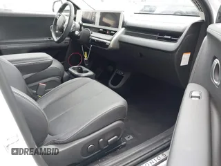 2024 Hyundai Ioniq 5 Limited z VIN KM8KR4DE3RU331605, wystawiony jako IAAI lot #42162513 z przebiegiem 3048 mil mil oraz . Historia ofert i sprzedaży dostępna na DreamBid. Obrazek 5.