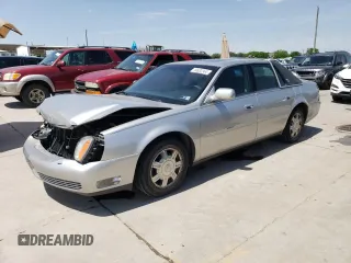 2004 Cadillac DeVille z VIN 1G6KD54Y14U196655, wystawiony jako Copart lot #50882364 z przebiegiem 80 588 mil mil oraz Szkody całkowita. Historia ofert i sprzedaży dostępna na DreamBid. Obrazek 1.