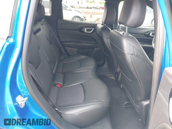 2024 Jeep Compass Latitude z VIN 3C4NJDBN4RT106311, wystawiony jako IAAI lot #42474517 z przebiegiem 9 027 mil mil oraz . Historia ofert i sprzedaży dostępna na DreamBid. Obrazek 8.