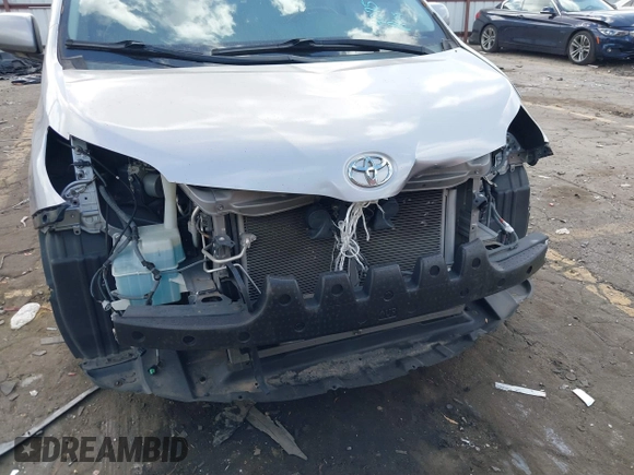 2011 Toyota Sienna XLE AAS with VIN 5TDYK3DC8BS157794, listed as a IAAI auction lot 40759823 with 211,716 mi miles and . Bid and sale history available at DreamBid. Image 12.