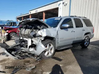 2013 Chevrolet Tahoe LS z VIN 1GNSKAE04DR332680, wystawiony jako Copart lot #81899914 z przebiegiem 216 063 mil mil oraz Szkoda całkowita • Salvage title. Historia ofert i sprzedaży dostępna na DreamBid. Obrazek 1.