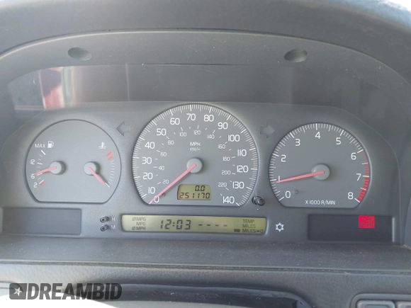 2000 Volvo V70 z VIN YV1LW61J8Y2644104, wystawiony jako IAAI lot #42307218 z przebiegiem 251 170 mil mil oraz . Historia ofert i sprzedaży dostępna na DreamBid. Obrazek 7.