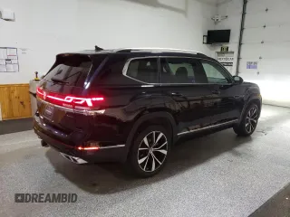 2024 Volkswagen Atlas SEL Premium R-Line with VIN 1V2FR2CA6RC506944, listed as a Copart auction lot 84018054 with 5,616 mi miles and Clean title. Bid and sale history available at DreamBid. Image 3.