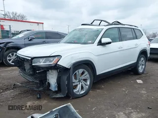 2022 Volkswagen Atlas SE z VIN 1V2KR2CA0NC517561, wystawiony jako IAAI lot #41653225 z przebiegiem 40 782 mil mil oraz . Historia ofert i sprzedaży dostępna na DreamBid. Obrazek 2.