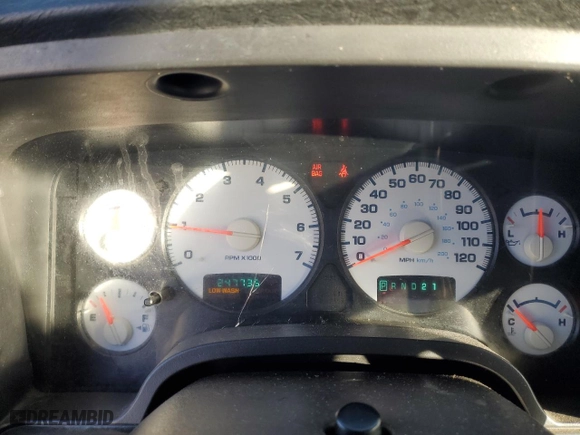 2005 Dodge Ram 1500 SLT with VIN 1D7HA18D05S284518, listed as a Copart auction lot 44152205 with 247,735 mi miles and Salvage Title. Bid and sale history available at carsss.com. Image 9.