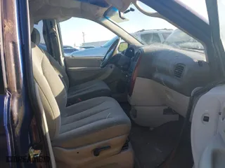 2005 Chrysler Town & Country LX with VIN 2C4GP44R75R483350, listed as a IAAI auction lot 42048867 with 232,293 mi miles. Bid and sale history available at carsss.com. Image 5.