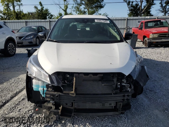 2023 Nissan Kicks S z VIN 3N1CP5BV0PL551396, wystawiony jako Copart lot #55051545 z przebiegiem 11 677 mil mil oraz Nie do naprawy • Non repairable. Historia ofert i sprzedaży dostępna na DreamBid. Obrazek 5.