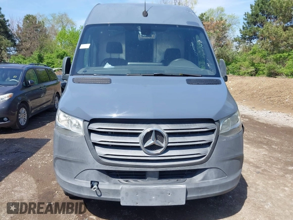 2019 Mercedes-Benz Sprinter Cargo with VIN WD4PF0CD6KP044032, listed as a IAAI auction lot 42103249 with 117,121 mi miles. Bid and sale history available at carsss.com. Image 12.