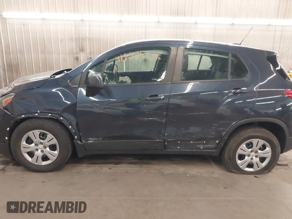2018 Chevrolet Trax LS with VIN 3GNCJKSBXJL400731, listed as a IAAI auction lot 41827568 with 101,605 mi miles. Bid and sale history available at carsss.com. Image 15.