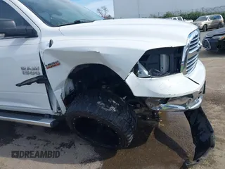 2018 Ram 1500 Lone Star Silver z VIN 1C6RR6LT0JS251829, wystawiony jako IAAI lot #41592139 z przebiegiem 49 017 mil mil oraz . Historia ofert i sprzedaży dostępna na DreamBid. Obrazek 17.