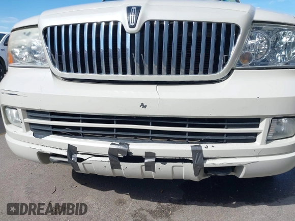 2006 Lincoln Navigator Luxury with VIN 5LMFU28556LJ15137, listed as a IAAI auction lot 41574182 with 1 mi miles. Bid and sale history available at carsss.com. Image 6.