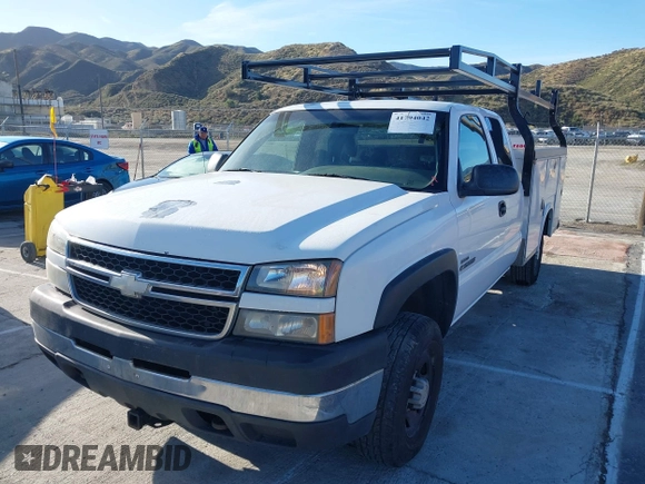 2007 Chevrolet Silverado 1500 with VIN 1GBHC29D37E134322, listed as a IAAI auction lot 41794042 with 206,020 mi miles and . Bid and sale history available at DreamBid. Image 19.