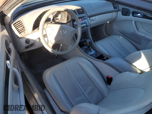 2001 Mercedes-Benz CLK 320/430 z VIN WDBLJ70G41F189166, wystawiony jako Copart lot #87976845 z przebiegiem 139 316 mil mil oraz Szkoda całkowita • Salvage title. Historia ofert i sprzedaży dostępna na DreamBid. Obrazek 8.
