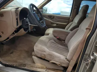 2000 Chevrolet Blazer LS с VIN 1GNCS13W2Y2395156, выставлен на аукционе Copart как лот 65617525 с пробегом 140 108 миль миль и Списание • Salvage title. История ставок и продаж доступна на DreamBid. Изображение 7.