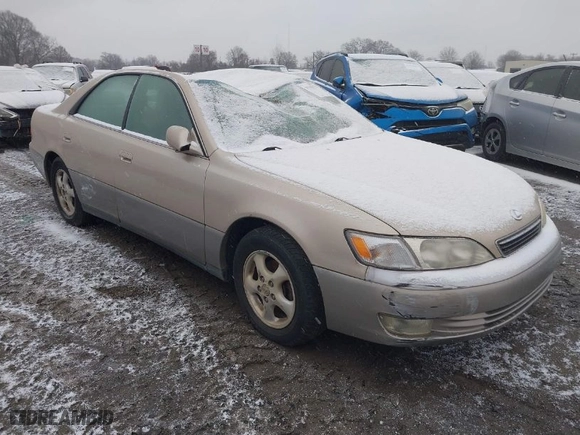1997 Lexus ES 300 Luxury Sport Sdn with VIN JT8BF22G0V0081584, listed as a IAAI auction lot 40568078 with 233,668 mi miles. Bid and sale history available at carsss.com. Image 1.