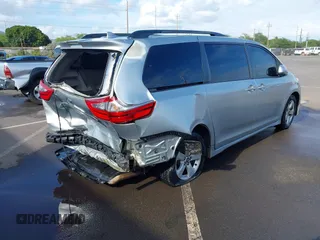 2020 Toyota Sienna LE Auto Access Seat с VIN 5TDKZ3DC0LS052900, выставлен на аукционе IAAI как лот 41940962 с пробегом 70 095 миль миль и . История ставок и продаж доступна на DreamBid. Изображение 4.