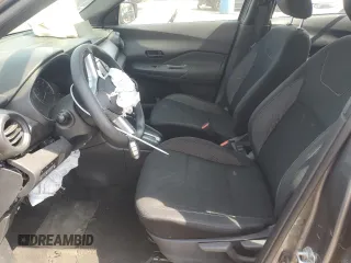 2020 Nissan Kicks S z VIN 3N1CP5BV9LL539063, wystawiony jako Copart lot #56322625 z przebiegiem 78 335 mil mil oraz Szkoda całkowita • Salvage title. Historia ofert i sprzedaży dostępna na DreamBid. Obrazek 7.