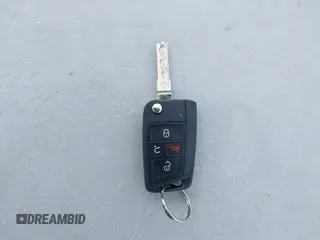2017 Volkswagen GTI S z VIN 3VW5T7AU9HM030871, wystawiony jako IAAI lot #41825773 z przebiegiem 81 672 mil mil oraz . Historia ofert i sprzedaży dostępna na DreamBid. Obrazek 11.