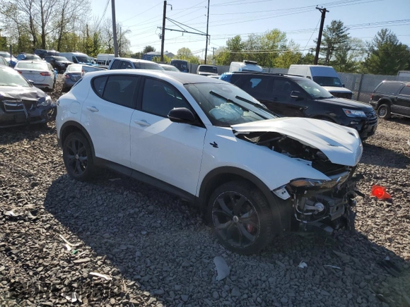 2024 Dodge Hornet GT Plus with VIN ZACNDFBN9R3A26665, listed as a Copart auction lot 54555225 with 8,453 mi miles and Salvage title. Bid and sale history available at DreamBid. Image 4.