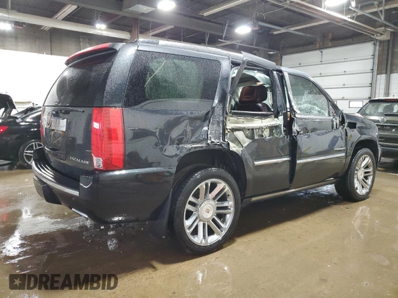 2013 Cadillac Escalade Platinum Edition z VIN 1GYS4DEF7DR240482, wystawiony jako Copart lot #56906815 z przebiegiem 147 774 mil mil oraz Szkoda całkowita • Salvage title. Historia ofert i sprzedaży dostępna na DreamBid. Obrazek 3.
