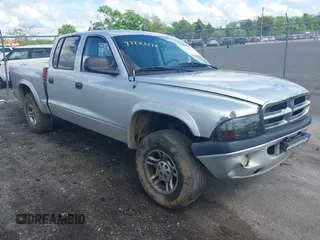 2004 Dodge Dakota Sport with VIN 1D7HG38N24S707004, listed as a IAAI auction lot 42201115 with 195,896 mi miles. Bid and sale history available at carsss.com. Image 1.