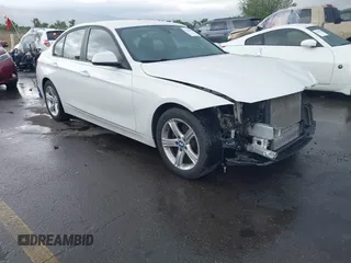 2014 BMW 3 Series 320i xDrive с VIN WBA3C3C51EP661285, выставлен на аукционе IAAI как лот 42260366 с пробегом 125 269 миль миль и . История ставок и продаж доступна на DreamBid. Изображение 1.