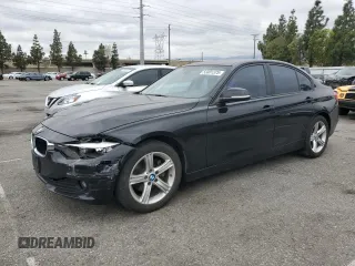 2015 BMW 3 Series 320i z VIN WBA3B1C56FK141296, wystawiony jako Copart lot #55801375 z przebiegiem 80 098 mil mil oraz Szkoda całkowita • Salvage title. Historia ofert i sprzedaży dostępna na DreamBid. Obrazek 1.