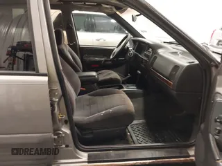 1998 Jeep Grand Cherokee Laredo with VIN 1J4GZ58S3WC343555, listed as a IAAI auction lot 41528943 with 219,146 mi miles. Bid and sale history available at carsss.com. Image 5.