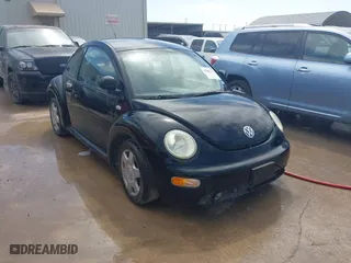 1999 Volkswagen New Beetle GLS with VIN 3VWCA21C2XM404338, listed as a IAAI auction lot 41606143 with 192,205 mi miles. Bid and sale history available at carsss.com. Image 1.