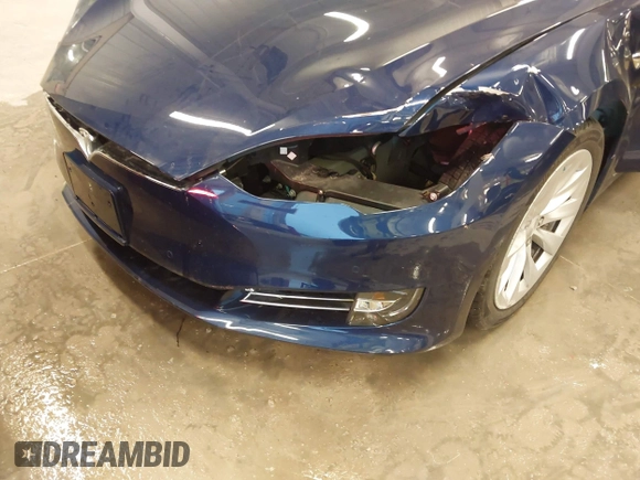 2018 Tesla Model S 75D with VIN 5YJSA1E24JF276044, listed as a IAAI auction lot 41798530 with 53,462 mi miles and . Bid and sale history available at DreamBid. Image 6.