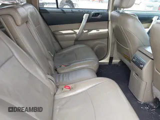 2011 Toyota Highlander z VIN 5TDBK3EH5BS090250, wystawiony jako IAAI lot #42216937 z przebiegiem 191 201 mil mil oraz . Historia ofert i sprzedaży dostępna na DreamBid. Obrazek 8.