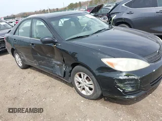 2004 Toyota Camry LE with VIN 4T1BF32KX4U077010, listed as a IAAI auction lot 42039297 with 113,742 mi miles. Bid and sale history available at carsss.com. Image 1.