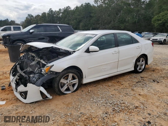 2014 Toyota Camry L with VIN 4T1BF1FK0EU731965, listed as a Copart auction lot 47131205 with 186,806 mi miles and Salvage Title. Bid and sale history available at carsss.com. Image 1.