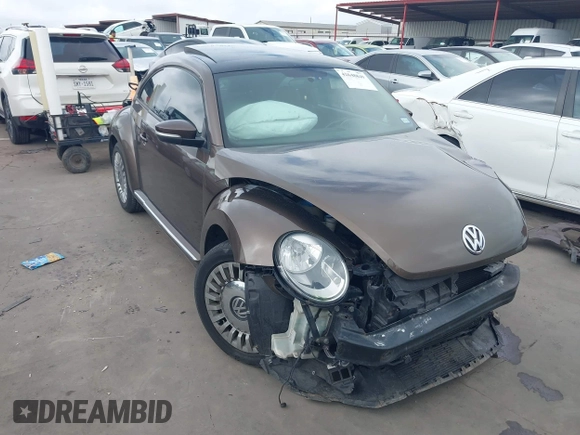2013 Volkswagen Beetle 2.5L z VIN 3VWHX7AT0DM685648, wystawiony jako IAAI lot #42648849 z przebiegiem 118 187 mil mil oraz . Historia ofert i sprzedaży dostępna na DreamBid. Obrazek 1.