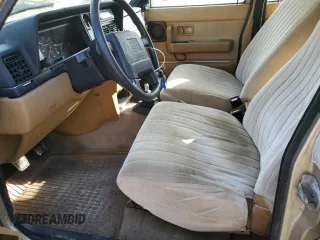 1990 Volvo 240 z VIN YV1AA8859L1850752, wystawiony jako Copart lot #75105154 z przebiegiem 200 907 mil mil oraz Tytuł czysty. Historia ofert i sprzedaży dostępna na DreamBid. Obrazek 7.