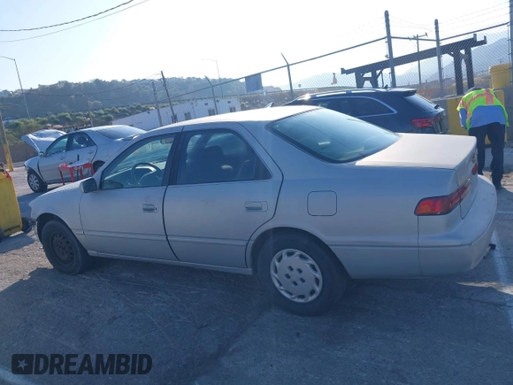 1997 Toyota Camry LE с VIN JT2BG22K3V0017020, выставлен на аукционе IAAI как лот 42452535 с пробегом 195 815 миль миль и . История ставок и продаж доступна на DreamBid. Изображение 15.
