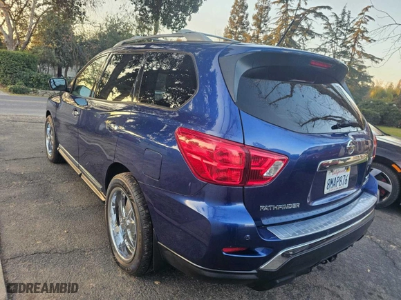 2018 Nissan Pathfinder SL with VIN 5N1DR2MM2JC678566, listed as a Copart auction lot 43118545 with 301,039 mi miles and Clean Title. Bid and sale history available at carsss.com. Image 3.