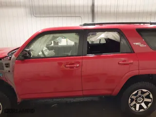 2022 Toyota 4Runner TRD Off Road with VIN JTEPU5JR1N6051181, listed as a IAAI auction lot 40981703 with 45,948 mi miles. Bid and sale history available at carsss.com. Image 14.